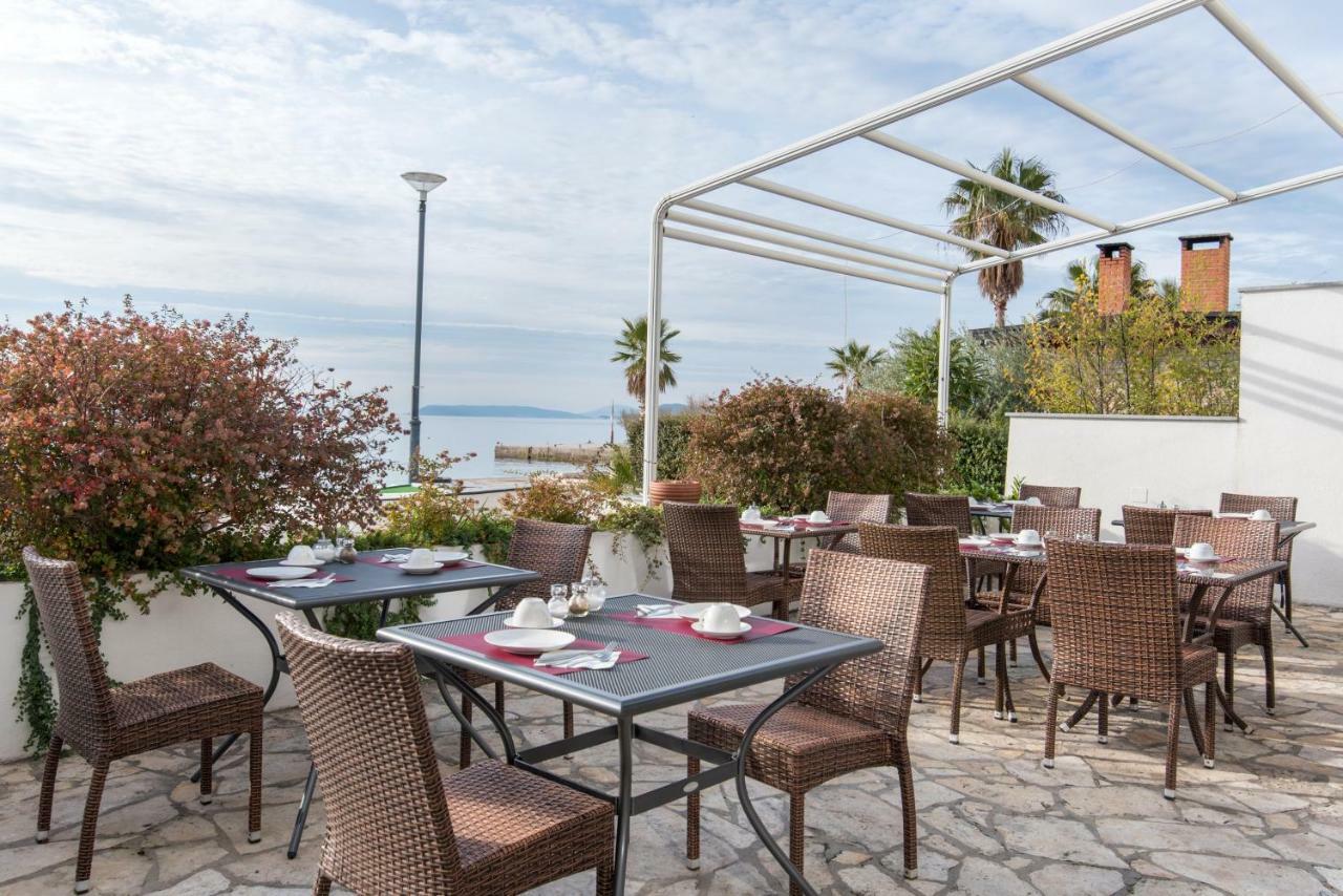 Beach Guesthouse Mediteran Podstrana Eksteriør billede